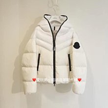 MONCLER 女款 左臂品牌LOGO 拉鍊運動外套 紅色 現貨在台 義大利正品代購 歐洲代購 台北實體店家安心購 歷史價格詳細信息