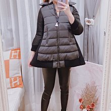 Moncler  ?A字顯瘦 羽絨拼棉質外套 非常實穿的款 ?拉鏈做標語設計鐵灰釦質感超好 ? 歷史價格詳細信息