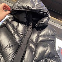 Moncler 最新男生長版羽絨外套 歷史價格詳細信息