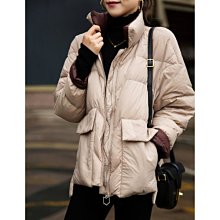 歐單 新款 輕柔舒適 裡外雙色 前短後長 翻蓋裝飾口袋 寬版立領麵包羽絨外套 三色 (G892) 價格比較,價格查詢,歷史價格詳細信息