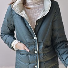 歐單 新款 輕柔舒適 裡外雙色 前短後長 翻蓋裝飾口袋 寬版立領麵包羽絨外套 三色 (G892) 歷史價格詳細信息