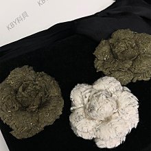 小香風山茶花高檔胸針女天然珍珠別針氣質優雅花朵高檔西裝配飾 歷史價格詳細信息