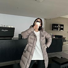 PRADA 中號 三角牌亮面牛皮肩背腋下包(黑色) 歷史價格詳細信息