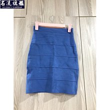 BCBG Maxazria 旗下 BCBGirls 是屬較年輕款式系列。黑及米色穿插薄紗搭配絲綢長禮服，前面V領後面交叉並綴以縫珠綴飾尺寸 2，有同色內裡無彈性 歷史價格詳細信息