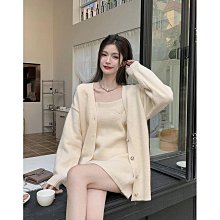 內搭吊帶小裙子洋裝溫柔淺杏色網紗褶皺面料胸前的小細節很精致肩帶可調節這件搭配衣服很可肩帶放最長 歷史價格詳細信息