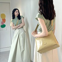 明星衣櫃=高級質感輕熟風緞面高腰百搭休閑半身裙 歷史價格詳細信息