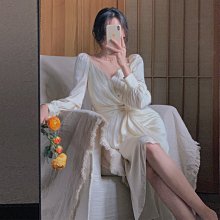 風衣裙法式復古V領連衣裙女2023早春新款長袖氣質燈芯絨收腰長裙-羊城故事 歷史價格詳細信息