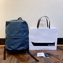 三宅一生 BAOBAO FLAP  SHOULDER 系列 翻蓋水晶包 肩背包 斜挎包 小號/大號 霧面白色 歷史價格詳細信息