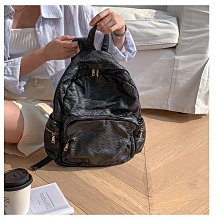 [預購]小眾設計復古褶皺水洗皮後背包雙肩包女生學生書包簡約百搭背包 價格比較,價格查詢,歷史價格詳細信息