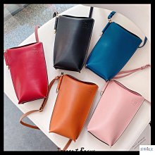 LOEWE 羅威明星同款大方框簡約皮革設計太陽眼鏡(透明黑 SLW842-0AGS) 歷史價格詳細信息