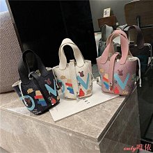 流行包包女2022新款潮時尚網紅爆款斜挎包高檔水鉆珍珠百搭小方包 歷史價格詳細信息