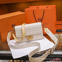新款 精品小方包 經典款型 晚宴包 手拿包 斜背包 長夾不可放 歷史價格詳細信息