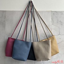 2022新品軟皮水桶包✨時尚氣質寬肩帶斜背包斜背包✨秋冬小包 ins百搭小方包 側背包 肩背包 流行 精品 歷史價格詳細信息