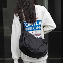 防水尼龍布港风包单肩大包女2020新款大容量复古手提包暗黑斜挎慵懒风包女生包包精品包包側背包/肩背包 托特包 现货 歷史價格詳細信息