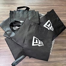 New Era Japan Box Logo Gift Bag 禮物包裝袋NE日本專屬 日本帶回*純包裝袋不含任何商品* 歷史價格詳細信息