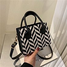 韓系小眾設計小包包女 高級質感斜背包 女士流行小方包 休閒通勤斜背包-李李 韓國女裝 歷史價格詳細信息