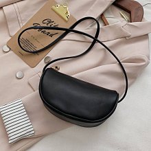 單肩斜背手提小巧餃子包(含吊飾) 歷史價格詳細信息