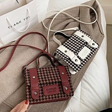 新品現貨 韓版百搭 小包包流行簡約字母寬頻斜背包個性ins小方包女-李李 韓國女裝 歷史價格詳細信息