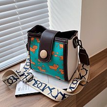 WM STUDIO女包上班小手提包2022新款時尚帆布斜背包大容量牛津布斜挎女士包--麥包包 歷史價格詳細信息