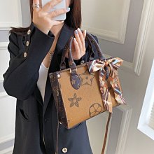 【高品質】手提斜挎真皮包包女2024新款爆款軟皮枕頭包百搭大容量-李李 韓國女裝 歷史價格詳細信息