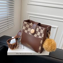 現貨小衆新款包包 時尚奶油棕色係郵差包 女高級感百搭大容量絨麵 單肩美拉德斜挎包 女士手提包 2024必備流行色 KND-悅享樂購滿599免運 歷史價格詳細信息