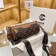 全新現貨 質感 時尚 尼龍 後背包???? ????????時尚包，多個夾層！店面下架款，原價590元~890元 禮物 歷史價格詳細信息