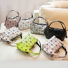 Miyake 女士單肩腋下包 7x10 鑽石搖滾風格大容量包 歷史價格詳細信息
