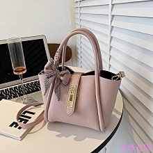 WM STUDIO女包上班小手提包2022新款時尚帆布斜背包大容量牛津布斜挎女士包--麥包包 歷史價格詳細信息