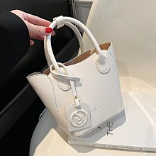 2023斜挎側揹包女學生出行尼龍布挎包旅行輕便大包單肩情侶揹包潮 歷史價格詳細信息