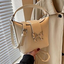 小眾蝴蝶結包包女 新款 潮 時尚珍珠腋下包 百搭斜背包-李李 韓國女裝 歷史價格詳細信息