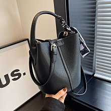 手提包 水桶包 高級質感黑色小包包女2024新款流行百搭斜挎包時尚超火手提水桶包-李李 韓國女裝 歷史價格詳細信息