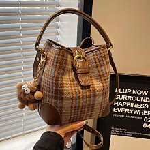 包包斜背包斜背包2024水桶小眾高級時尚容量大女春夏通勤質感新款-李李 韓國女裝 歷史價格詳細信息