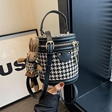 法式小眾設計包包女2023秋冬季新款流行百搭斜挎包質感手提圓筒包 歷史價格詳細信息