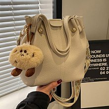 時尚小包2024新款h鏤空單肩少女信封休閒斜挎真皮女zs777777-1351-李李 韓國女裝 歷史價格詳細信息