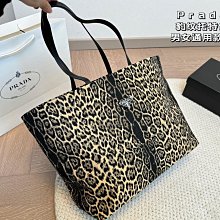 【皮皮購】潮流PRADA 2024ss夏季新款專櫃 三角標設計短袖T恤 商務T恤 歷史價格詳細信息