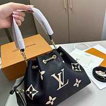 UU//黑色性感泳衣 2023輕奢度假露背小胸連身裙式遮肚顯瘦泳裝女 歷史價格詳細信息