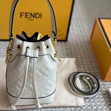 女包Fendi 彩虹刺繡雙F糖果手提法棍包鏈條單肩斜背包 20*11cm代購 歷史價格詳細信息