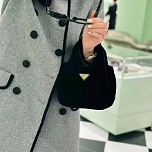 Prada新品首發2024新品絲絨水桶包 歷史價格詳細信息