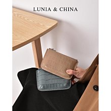 ins歐美流行氣質輕奢小香風智能感溫變色蝴蝶吊墜超仙彩色項鏈女 歷史價格詳細信息