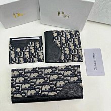 YOYO精選~DIOR迪奧新款2024新品Di家男女通用馬鞍繡花牛皮對折卡包 歷史價格詳細信息