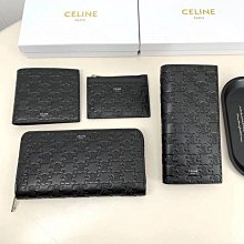 Celin*長款羊毛大衣 經典版型 精裁正面飾片和墊肩 平駁領 單排扣和2個翻蓋口袋設計 內側口袋 背面中央開衩細節 上身顯高顯瘦 立體有質感 sml 歷史價格詳細信息