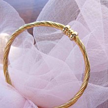 【戴大花2】VINTAGE  金色  細緻扭節葉片   紋路 綠色萊茵點綴 美品別針/絲巾夾    #B248 歷史價格詳細信息