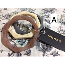 手鐲三個， 品相如圖，是我剛開始搞古玩的時候收的。 新老我也 歷史價格詳細信息