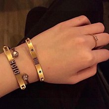 熱銷新款 D 奧 CD字母珍珠 胸針 別針 明星大牌同款服裝包包 歷史價格詳細信息