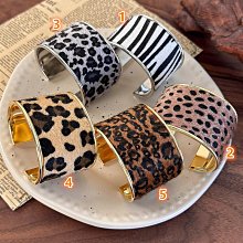 {朵朵韓飾} C3525 韓國直送(正韓)-法式氣質暈染雞蛋花抓夾(三色) 歷史價格詳細信息