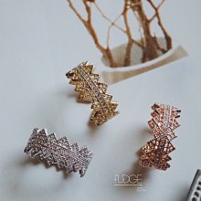 FUDGE法橘 / 正韓 時髦珍珠三角鋯石鑽開口寬戒指/LRS21928 歷史價格詳細信息