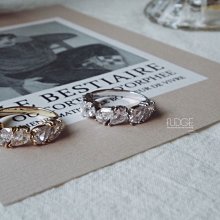 FUDGE法橘 / 正韓 時髦珍珠三角鋯石鑽開口寬戒指/LRS21928 歷史價格詳細信息