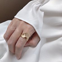 FUDGE法橘 / 正韓 時髦珍珠三角鋯石鑽開口寬戒指/LRS21928 歷史價格詳細信息