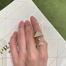 PRADA 新版三角牌再生尼龍棒球帽(卡其) 歷史價格詳細信息