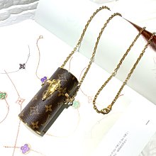 二手旗艦 LOUIS VUITTON LV 金色 V字 項鍊(中友店) 歷史價格詳細信息